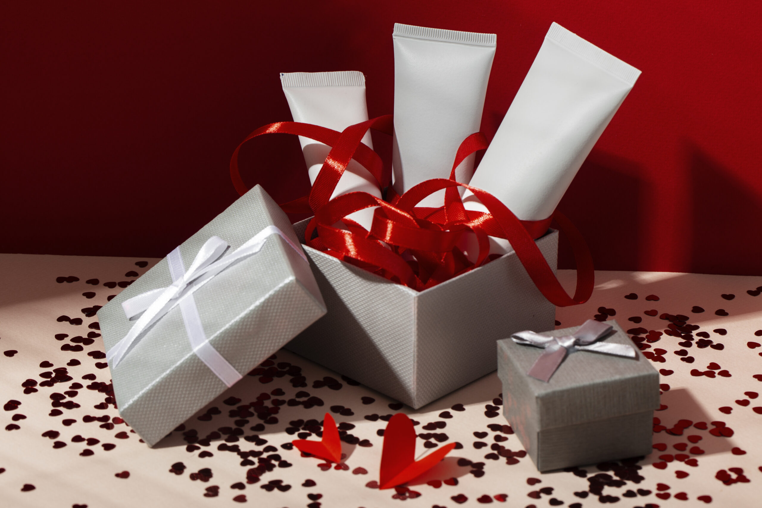 Imagen de regalos premium rojo y gris